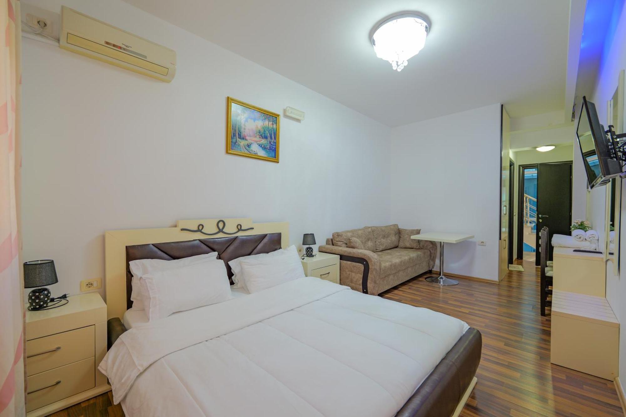 סרנדה Hotel Iliria מראה חיצוני תמונה
